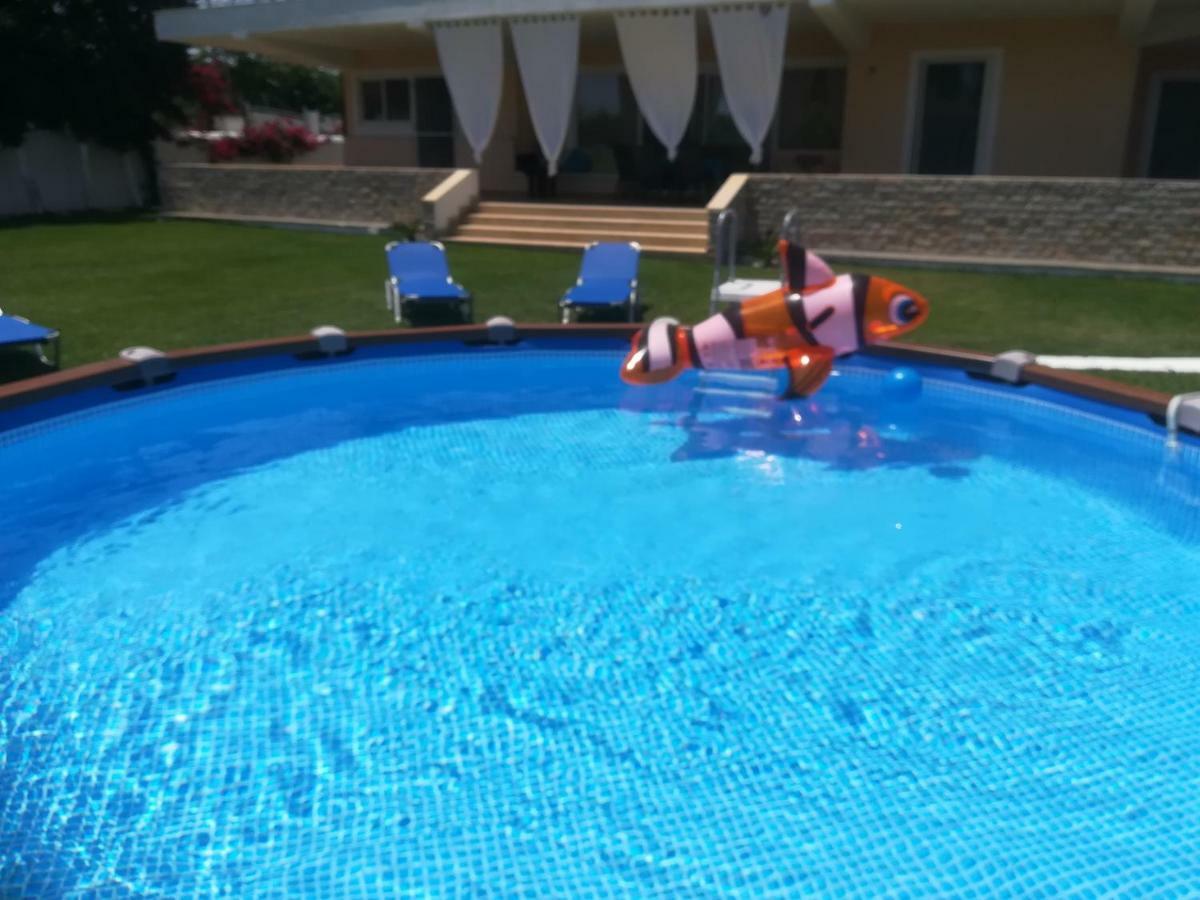 Marathon Beachside Villa 100M From The Beach شينياس المظهر الخارجي الصورة